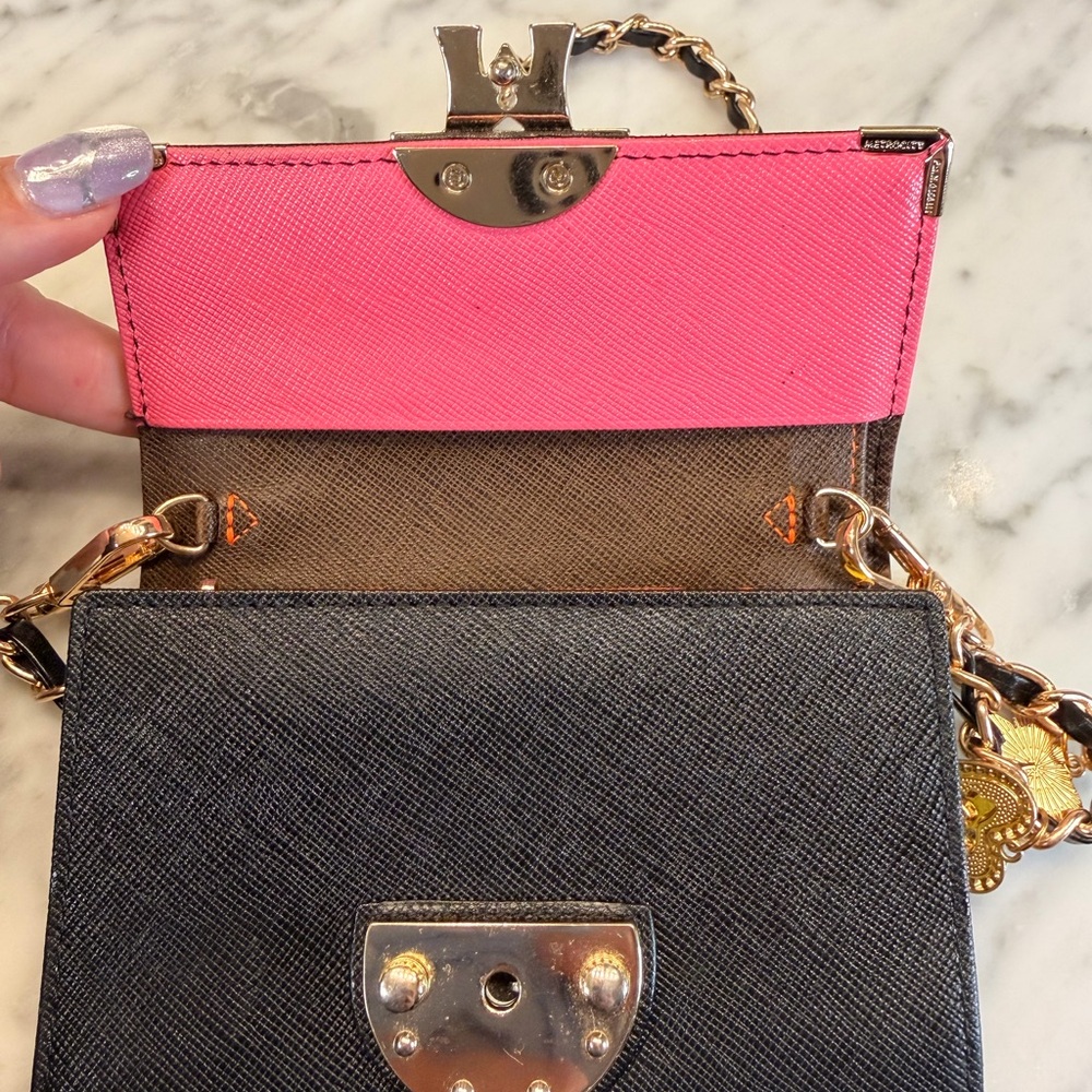 Metrocity Black Crossbody Wallet with Gold Chain EUC - Picture 3 of 8